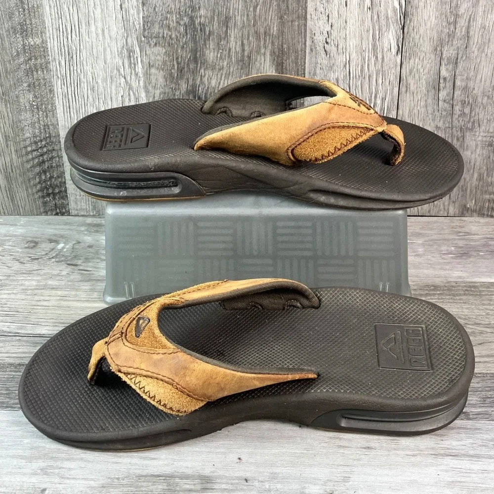 Reef Fanning Brown Tan Leather Flip Flops Mens Size 4 Bottle Opener Sandals
